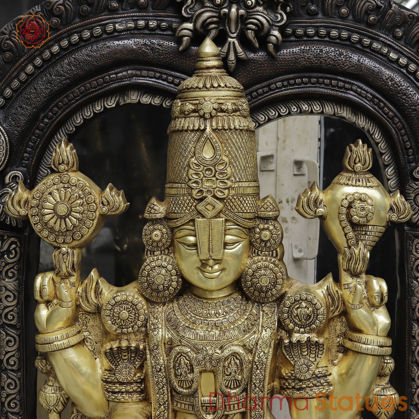 Brass Tirupati Balaji With Shankh Chakra Lamps And Keertimukh Arch Fine, Copper and Gold Finish 62”
